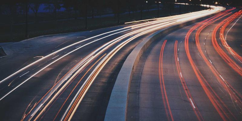 2024婚礼花艺设计趋势解析：婚庆服务必知的流行花材与造型搭配指南