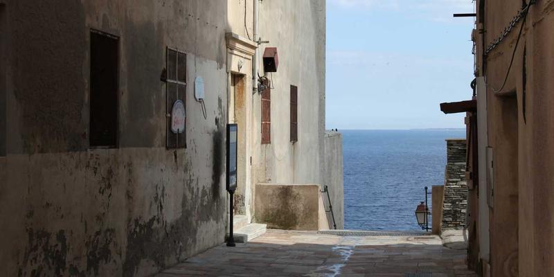 一站式婚庆服务全攻略：如何选对婚庆公司，轻松打造完美婚礼