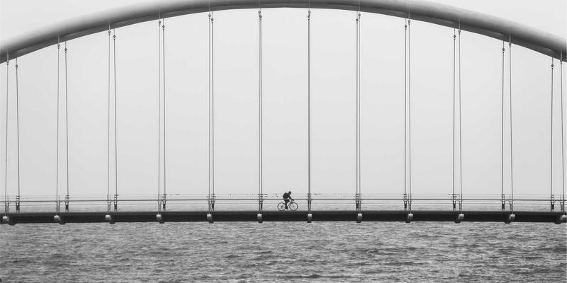 一站式婚礼音乐歌单定制指南：从仪式到派对的完美氛围营造